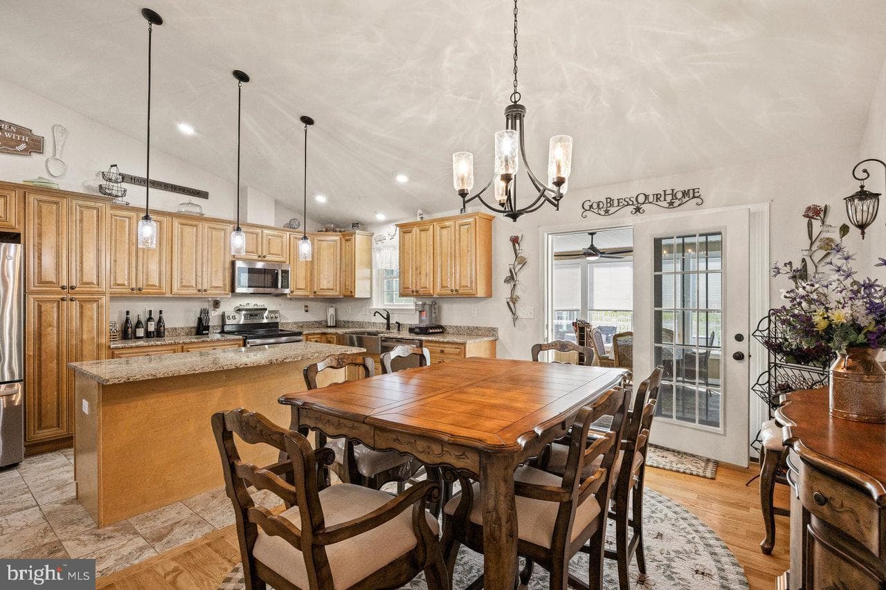 53 Arthur Lane photo 11