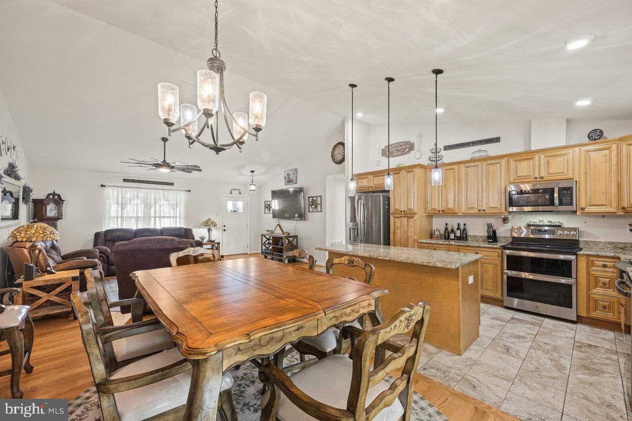 53 Arthur Lane photo 13