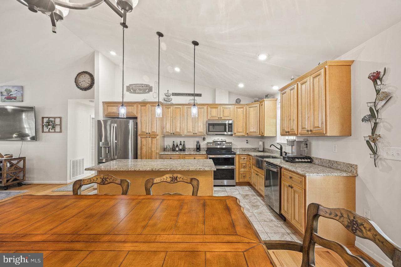 53 Arthur Lane photo 14