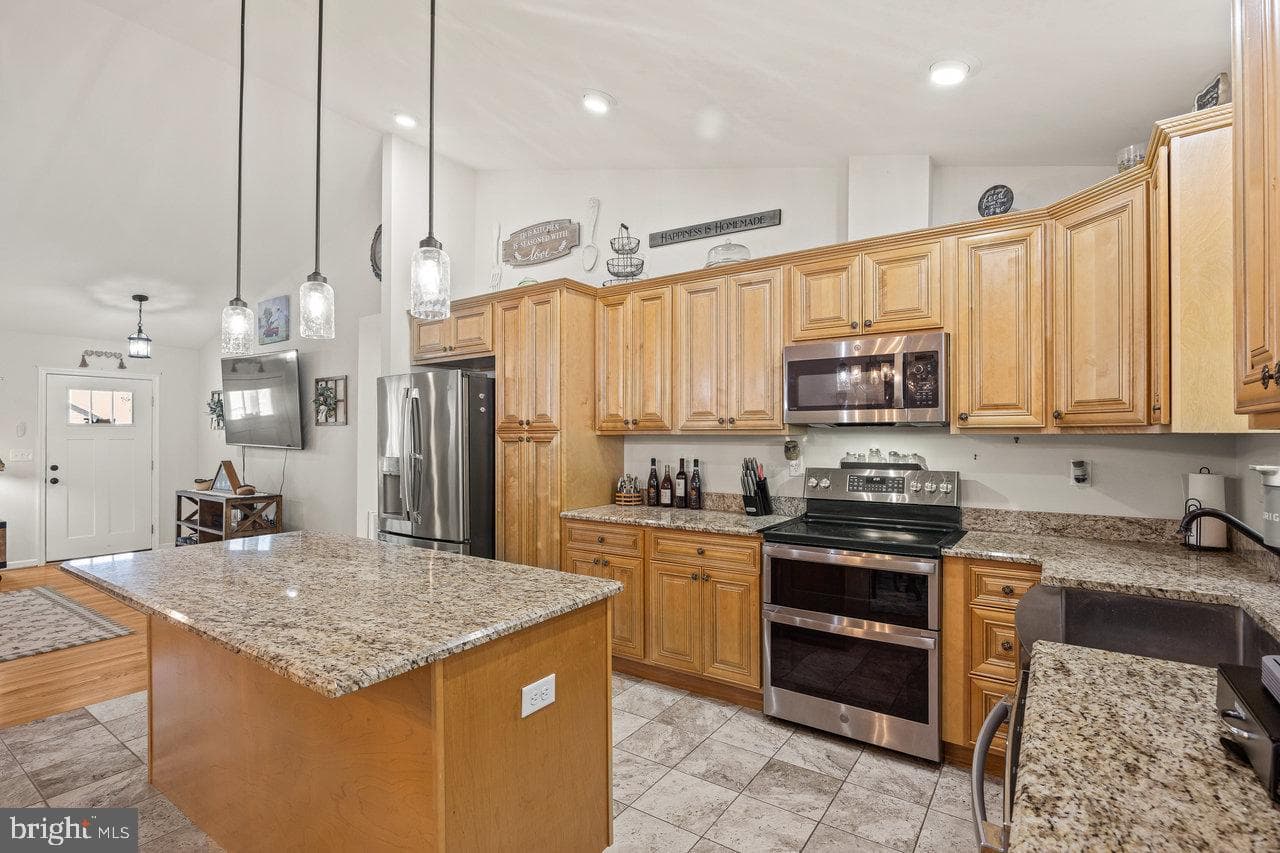 53 Arthur Lane photo 15