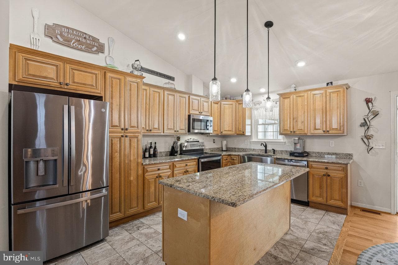 53 Arthur Lane photo 16