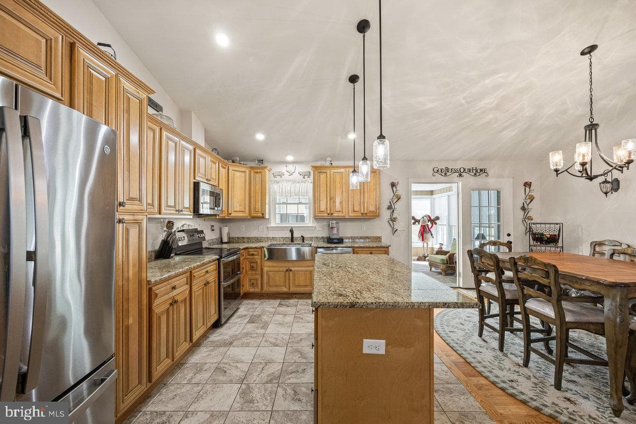 53 Arthur Lane photo 17