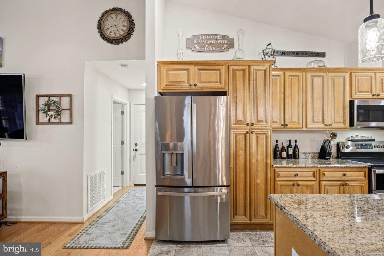 53 Arthur Lane photo 18