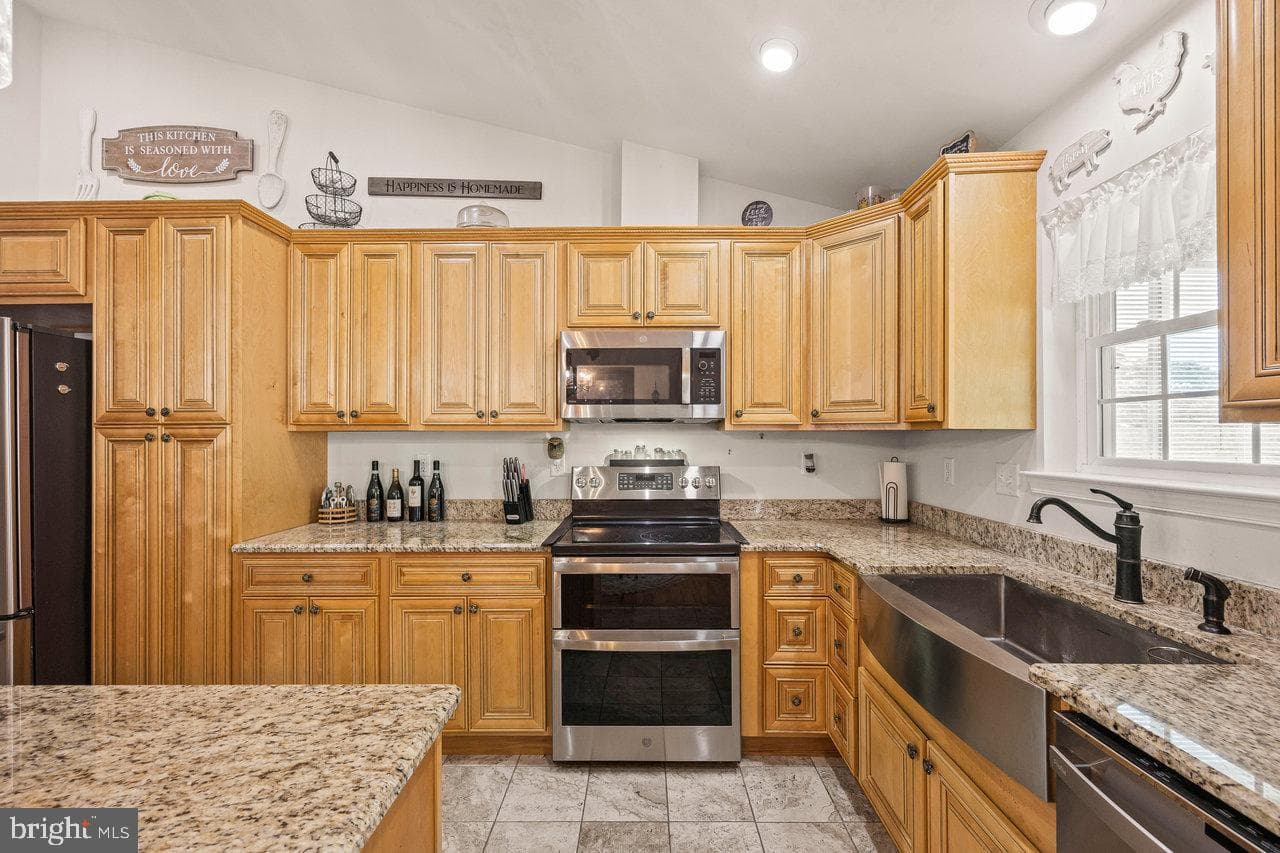 53 Arthur Lane photo 19