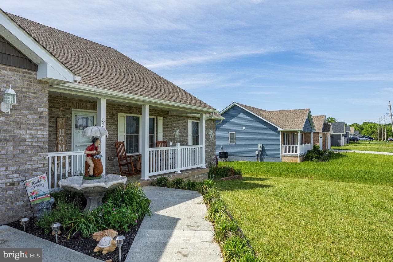 53 Arthur Lane photo 2