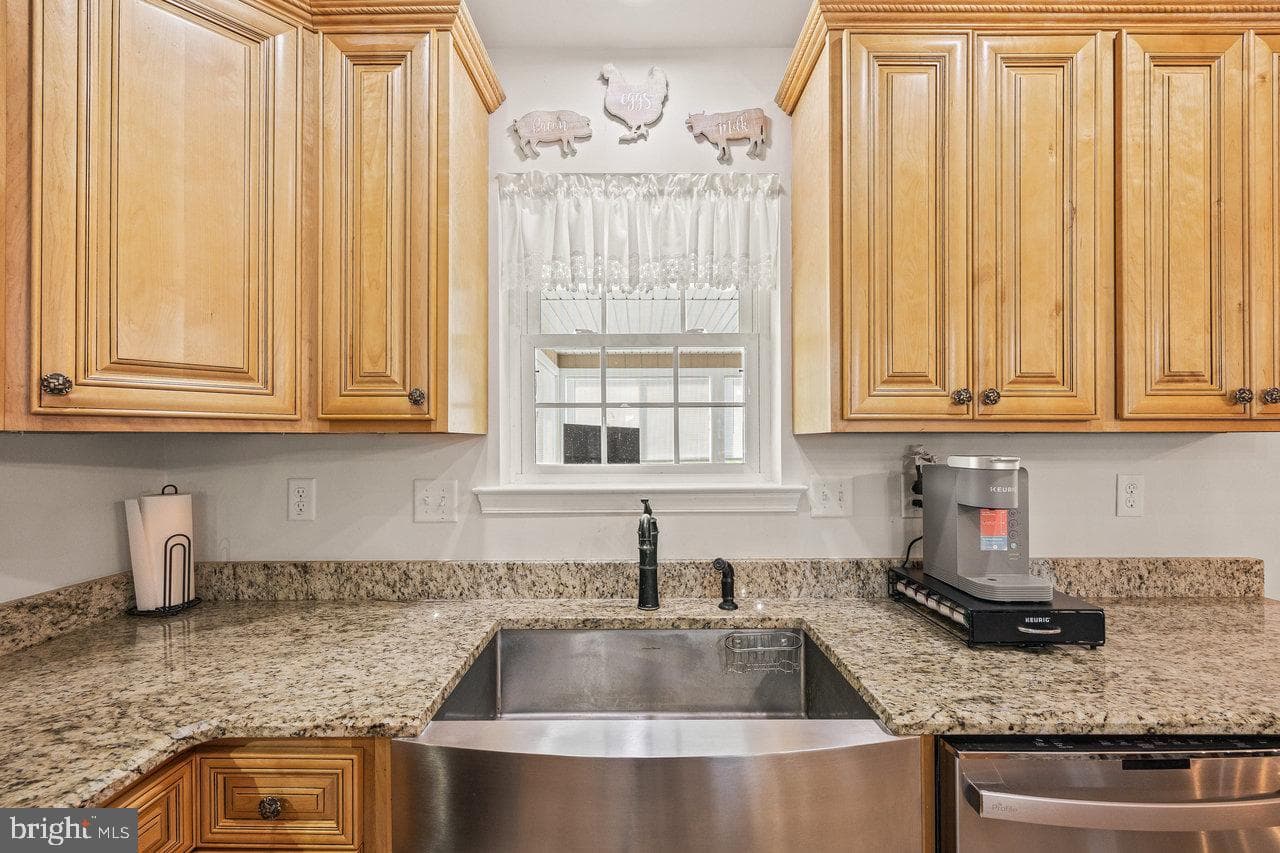 53 Arthur Lane photo 22