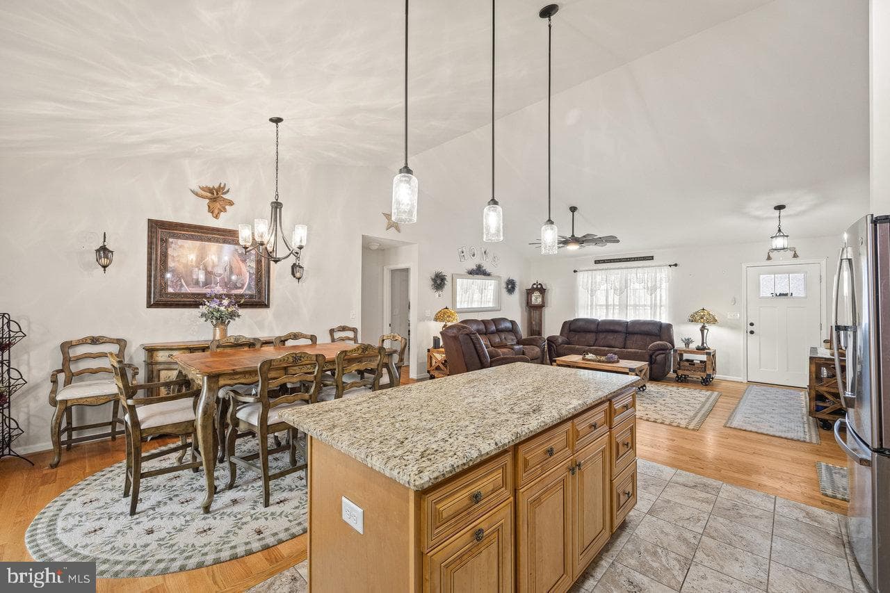 53 Arthur Lane photo 25