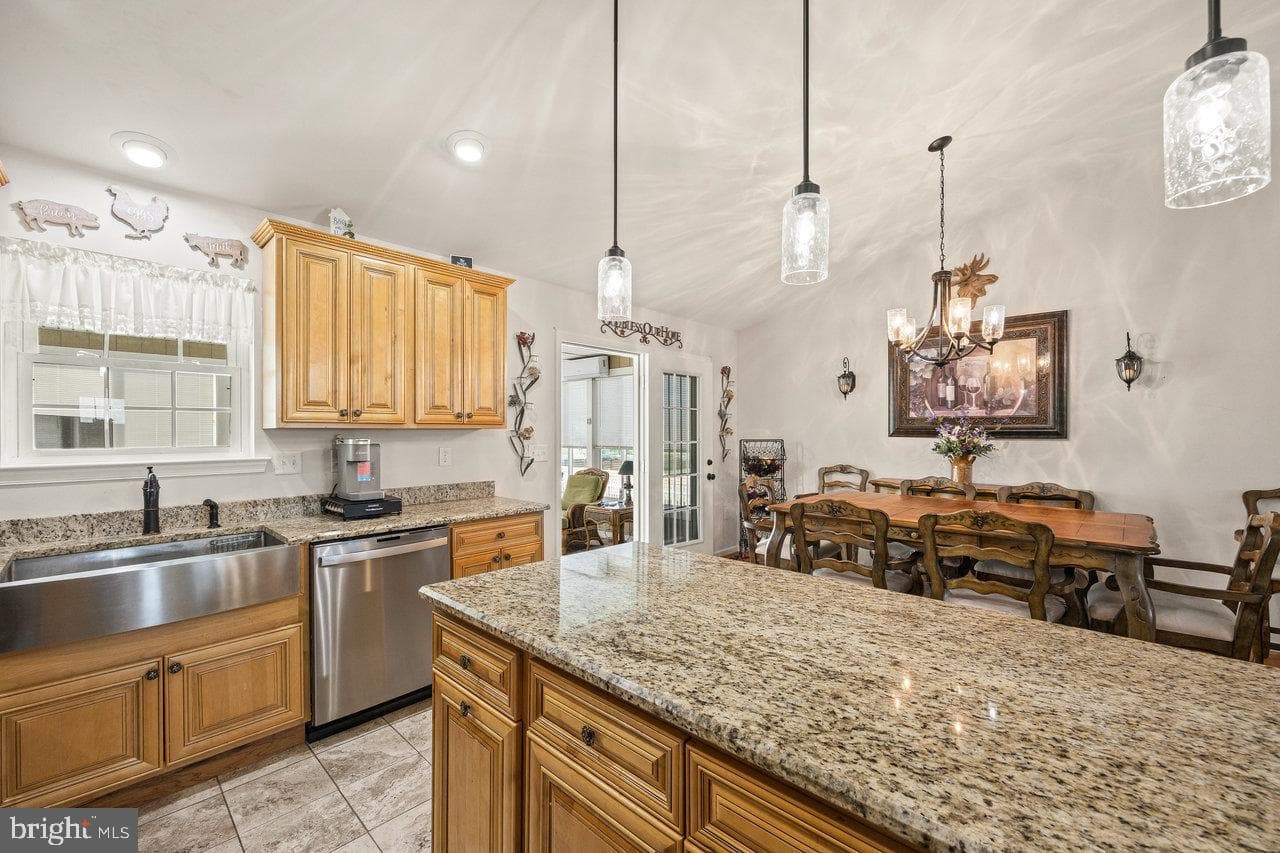 53 Arthur Lane photo 26