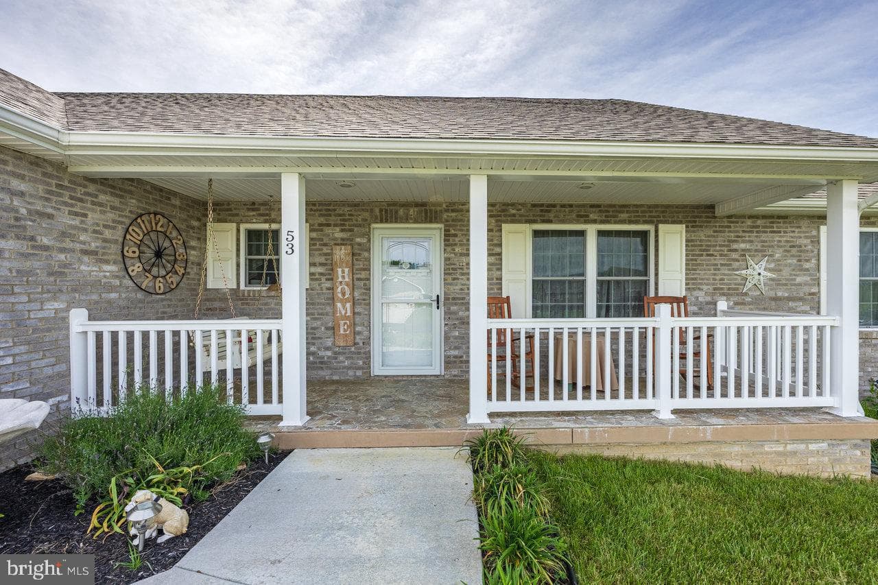 53 Arthur Lane photo 3