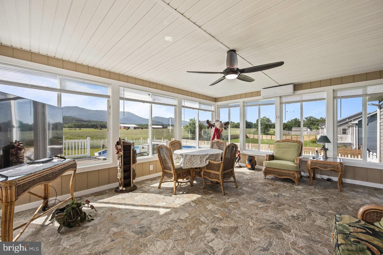 53 Arthur Lane photo 30