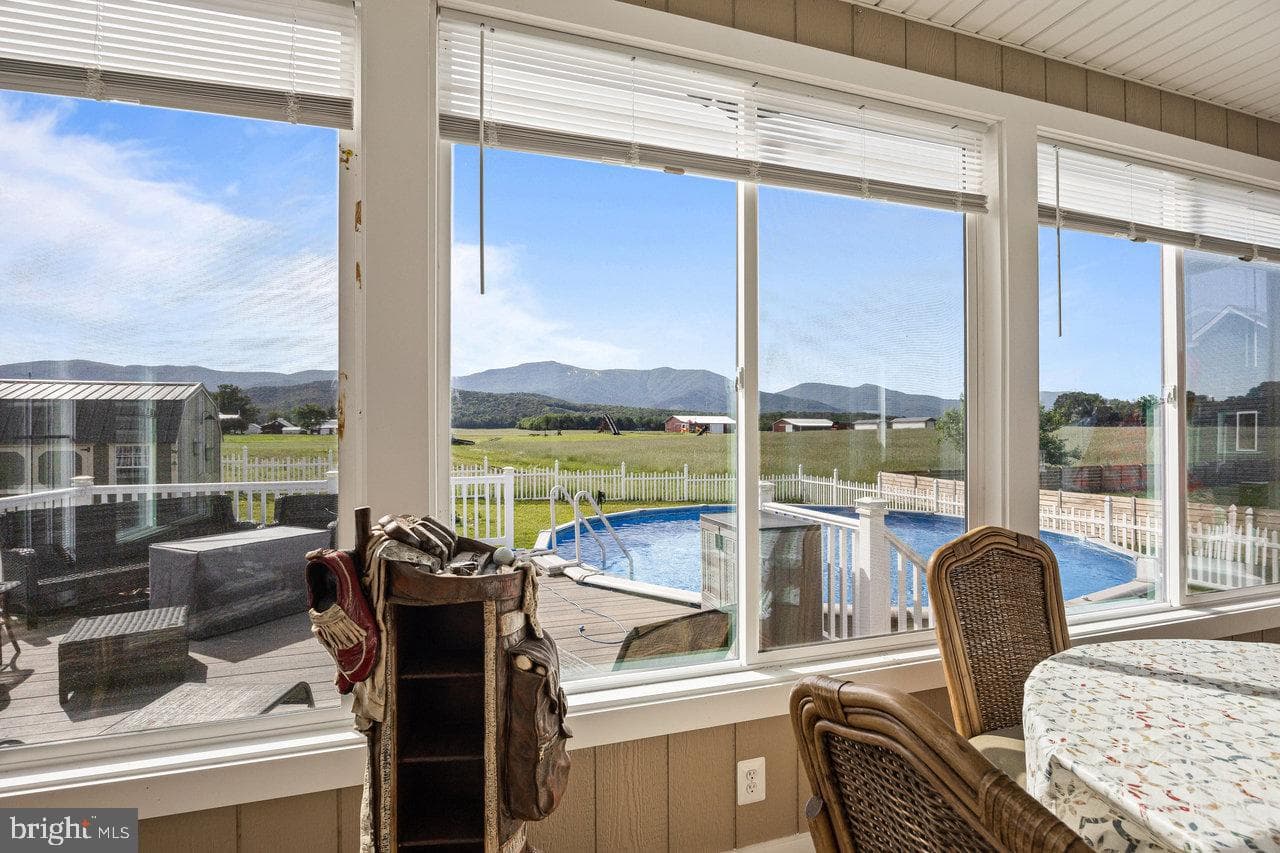 53 Arthur Lane photo 31