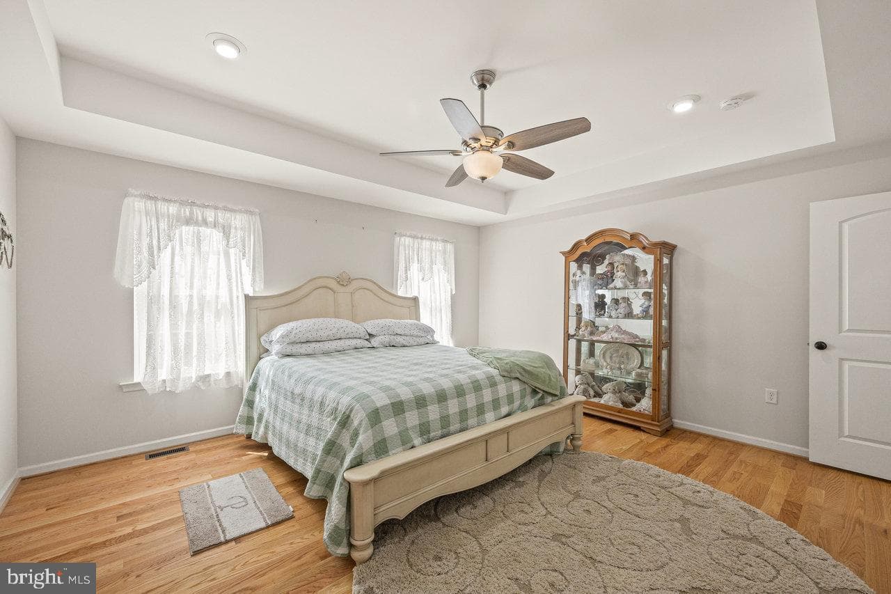 53 Arthur Lane photo 36