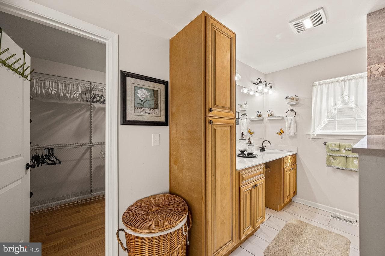 53 Arthur Lane photo 41