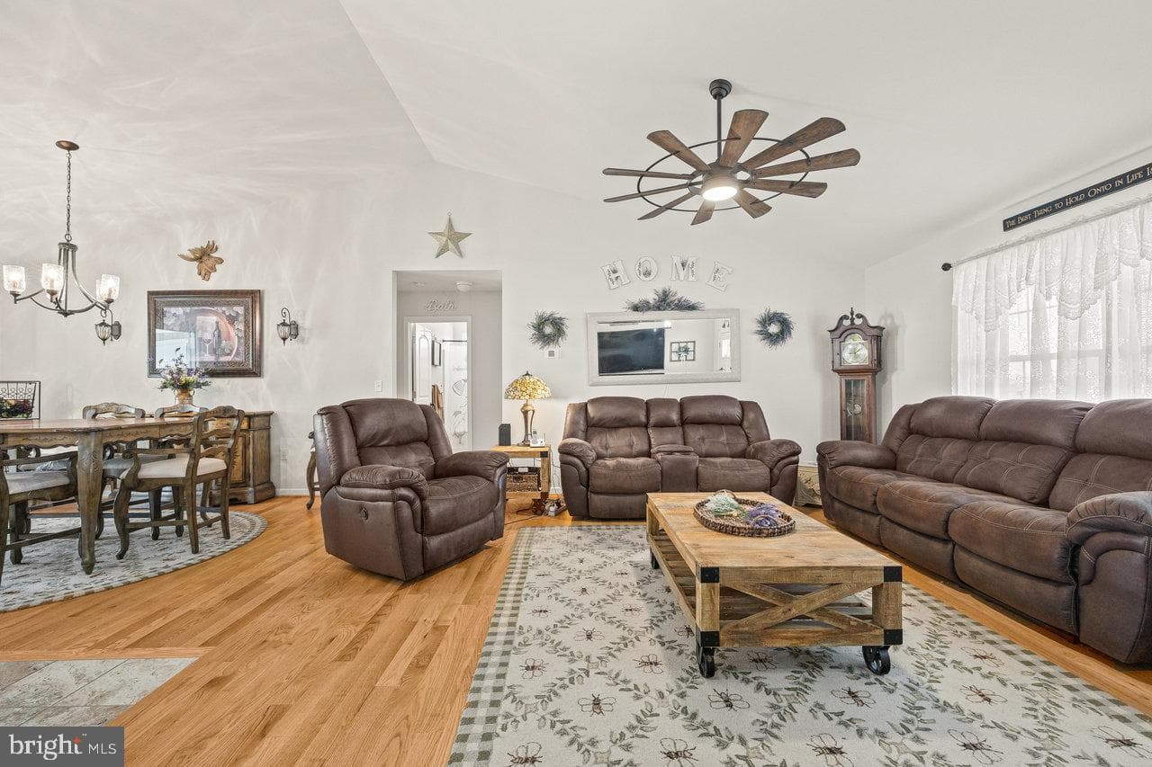 53 Arthur Lane photo 5