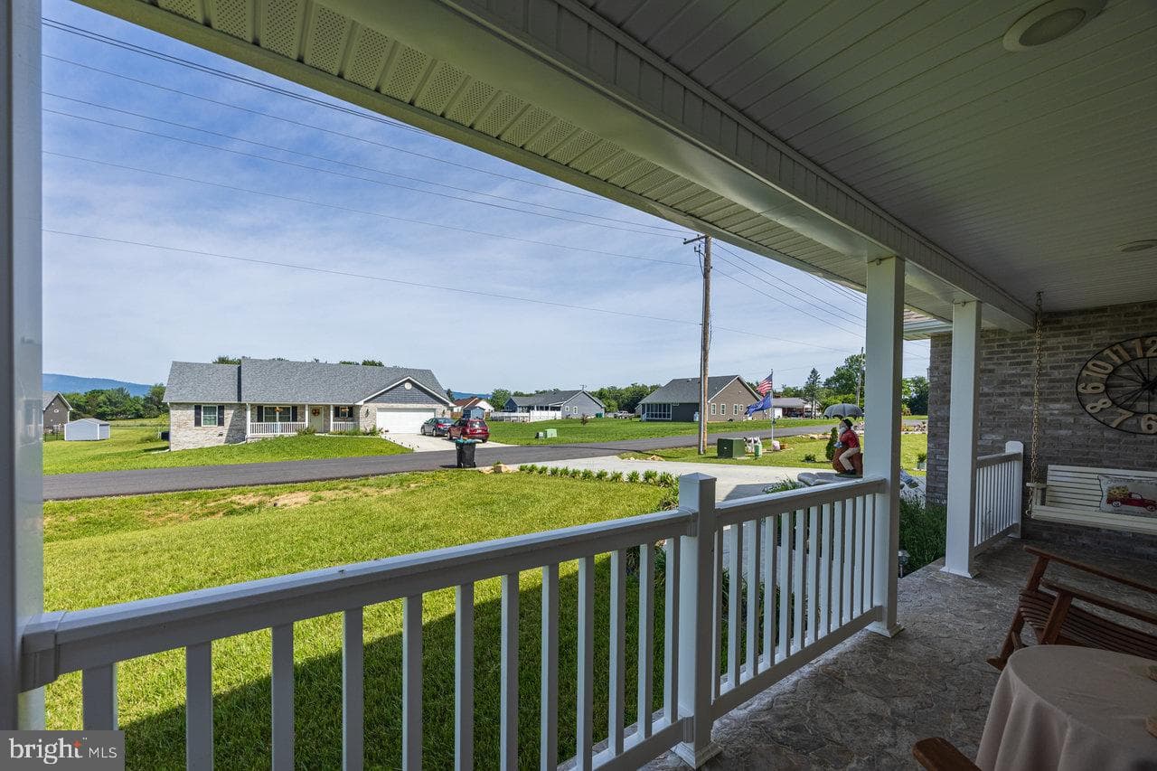 53 Arthur Lane photo 51