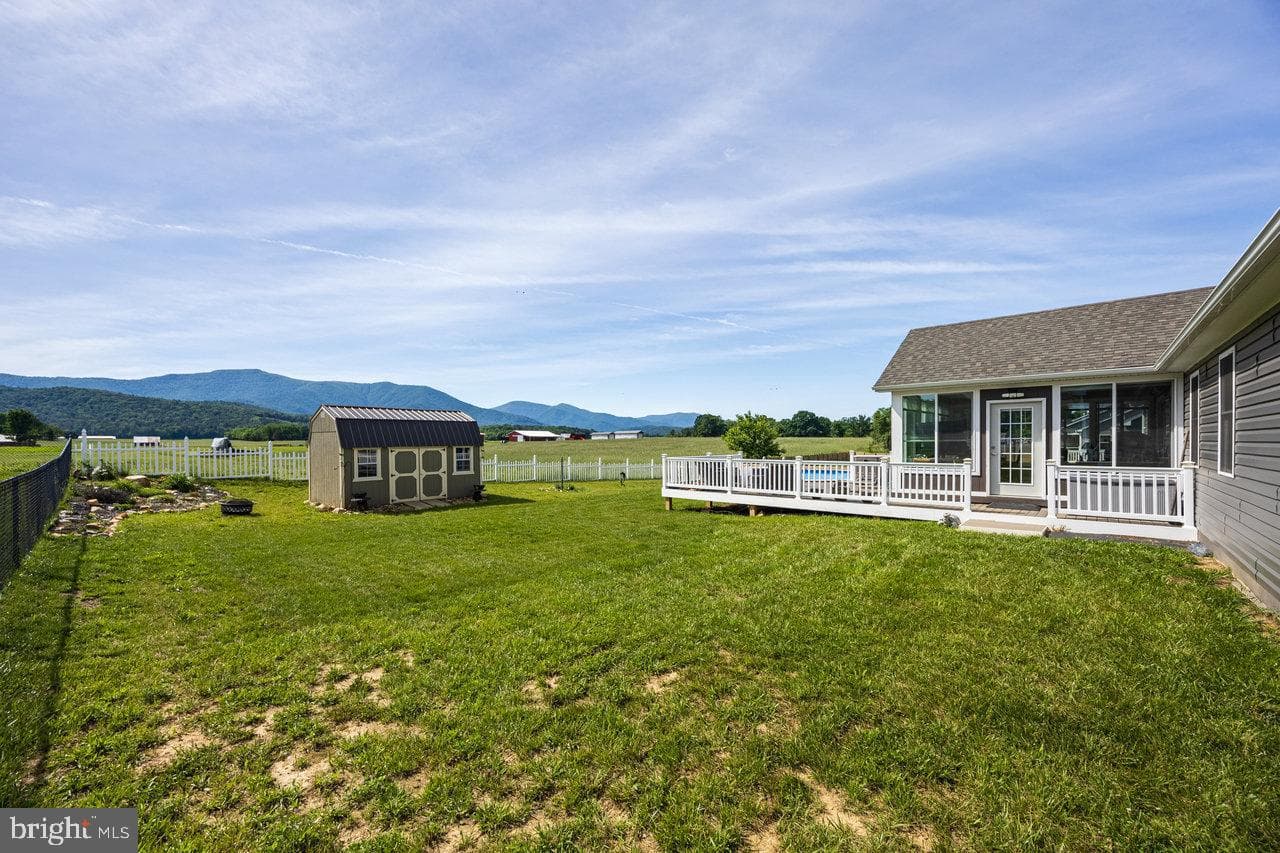 53 Arthur Lane photo 54