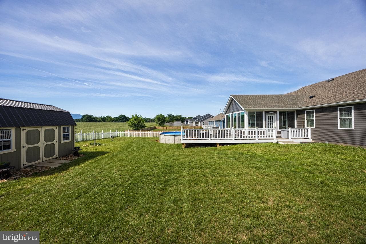 53 Arthur Lane photo 55
