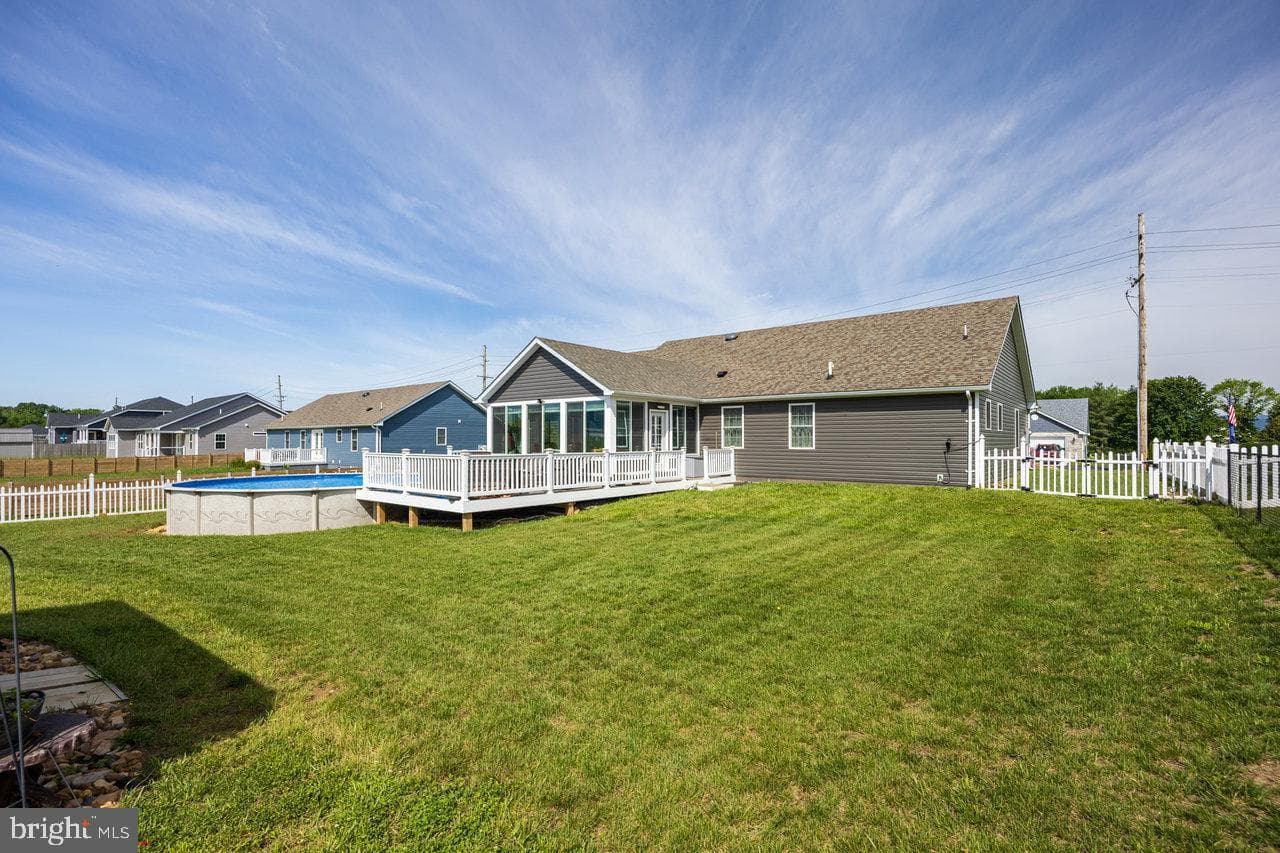 53 Arthur Lane photo 56