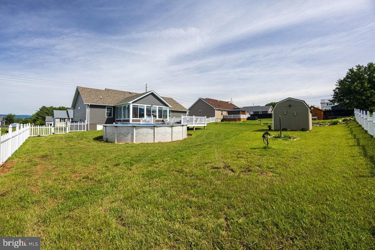 53 Arthur Lane photo 58