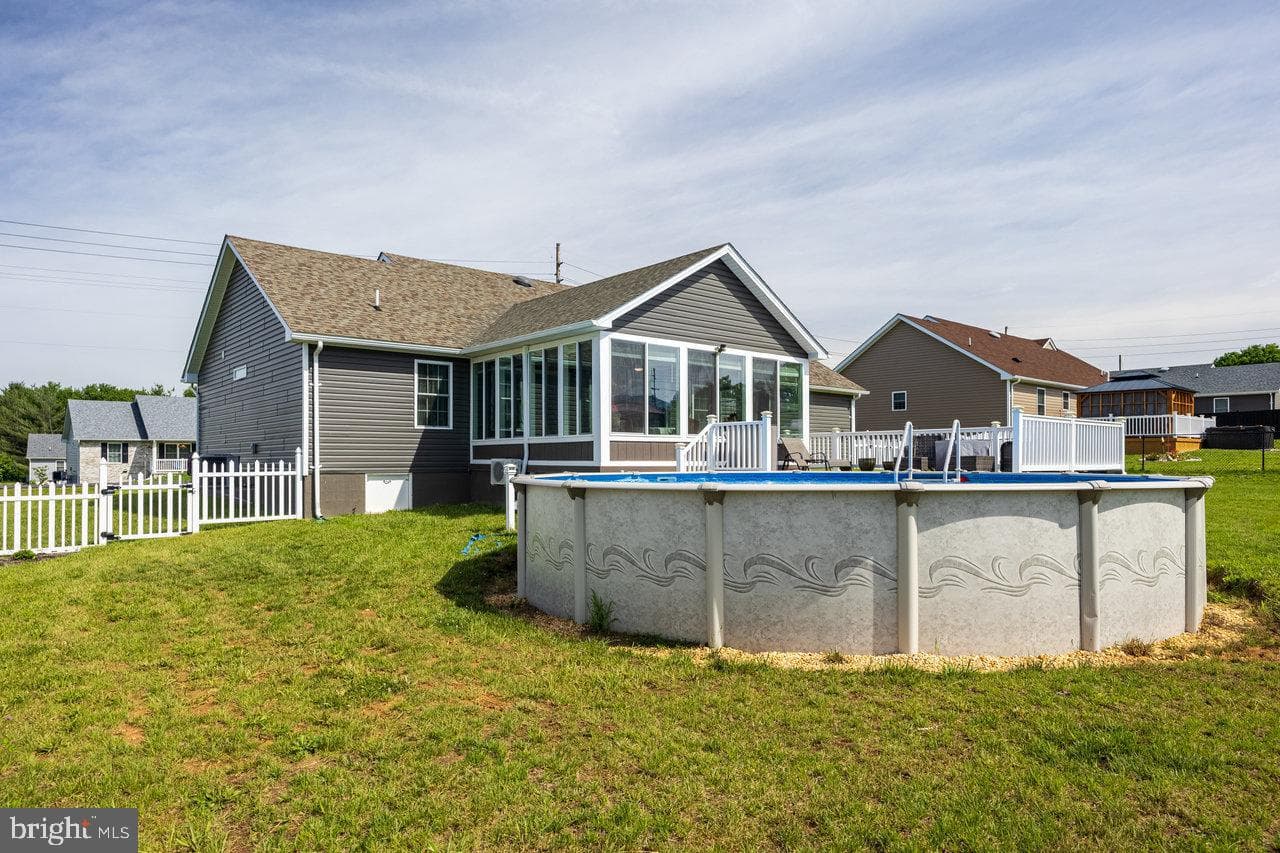 53 Arthur Lane photo 59