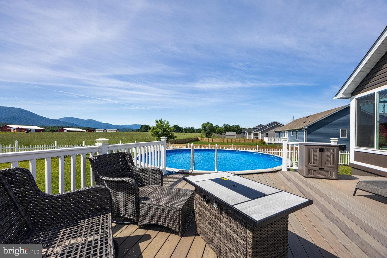 53 Arthur Lane photo 66