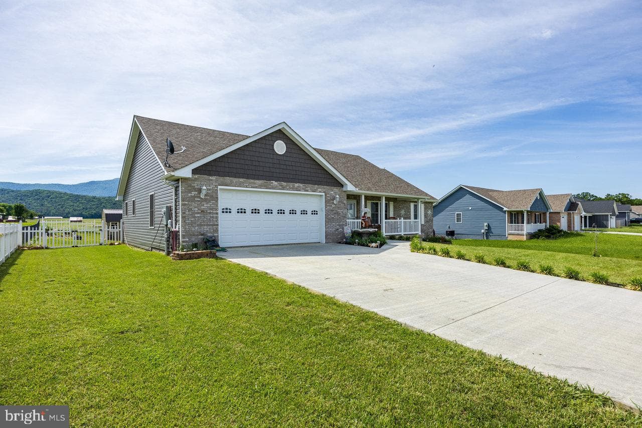 53 Arthur Lane photo 68