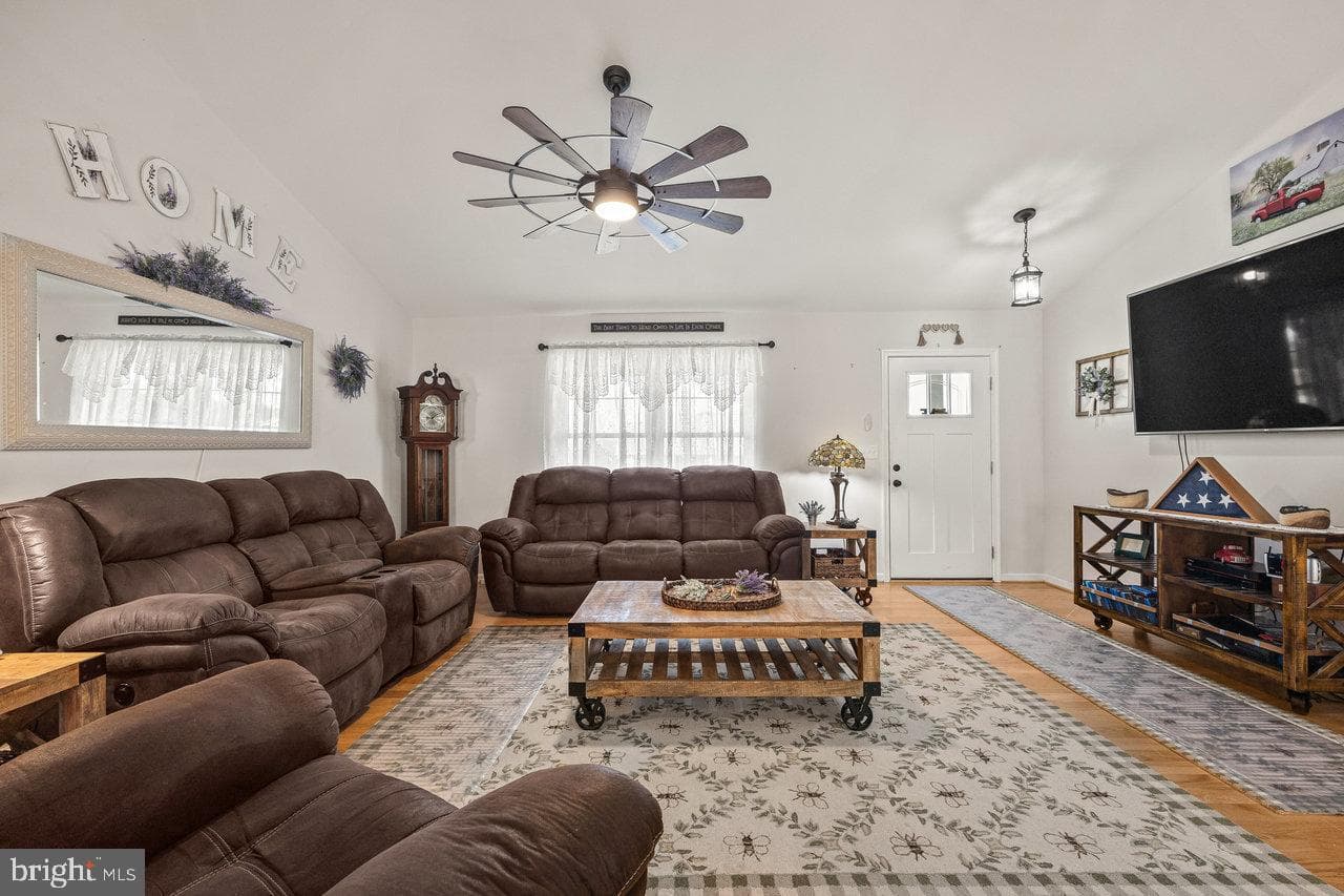 53 Arthur Lane photo 7