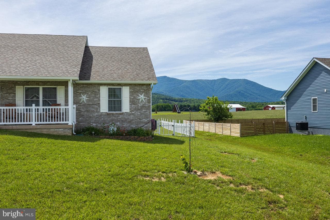 53 Arthur Lane photo 70