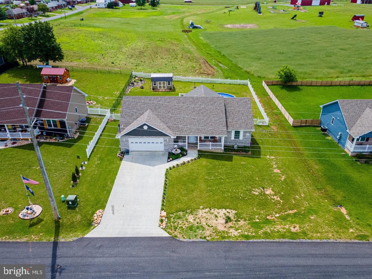 53 Arthur Lane photo 72