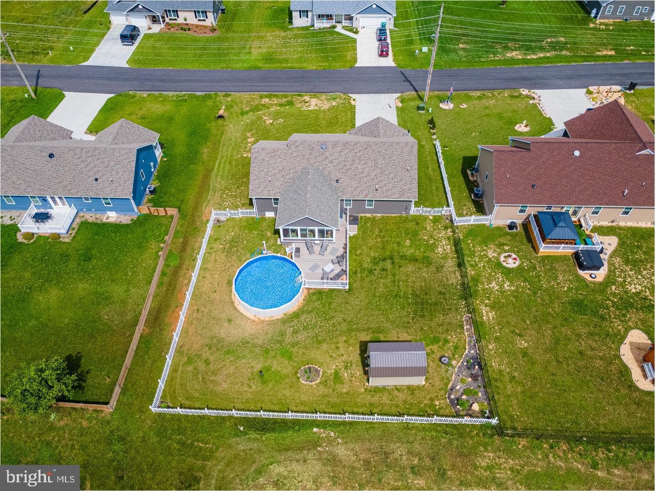 53 Arthur Lane photo 75