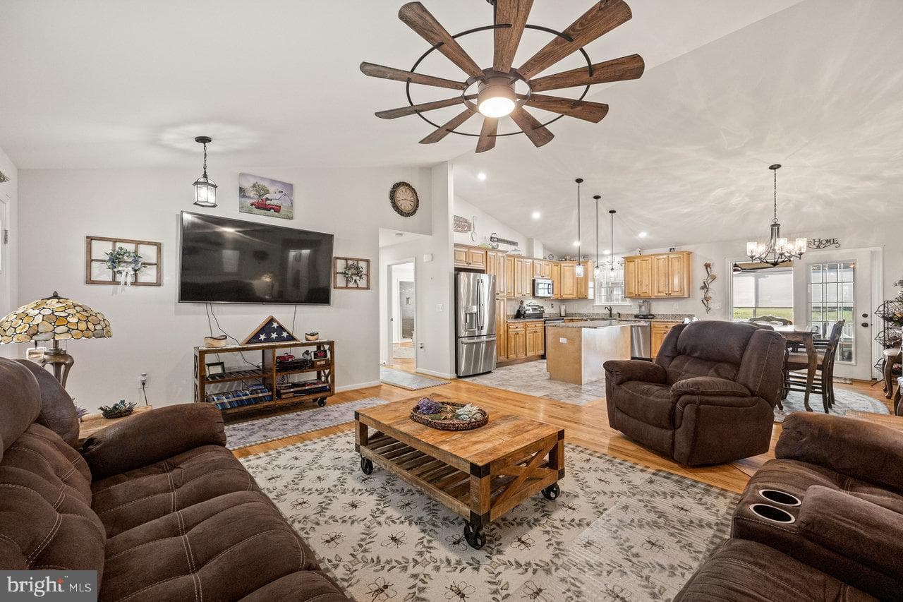 53 Arthur Lane photo 9