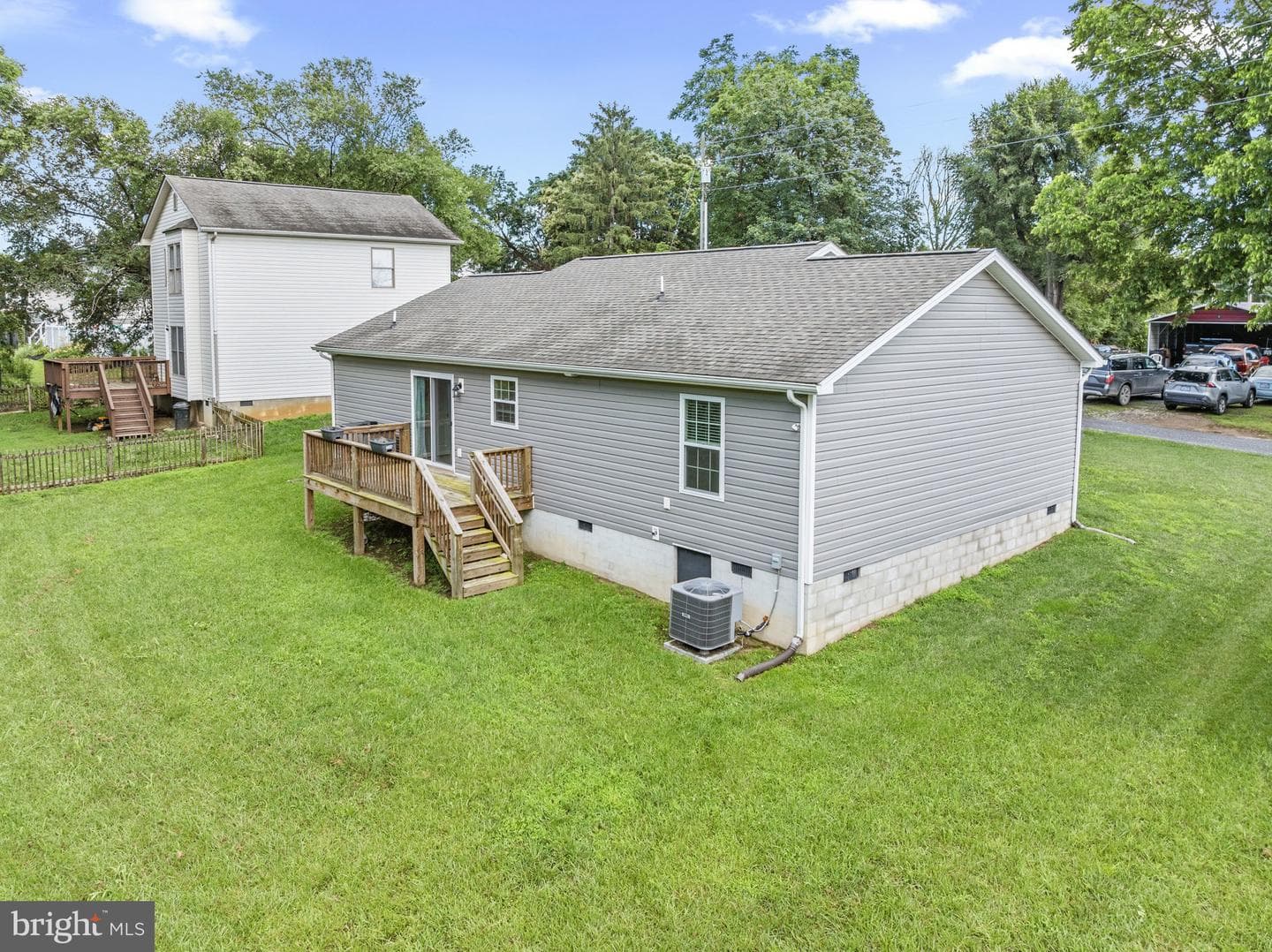 627 Coverstone Lane photo 4