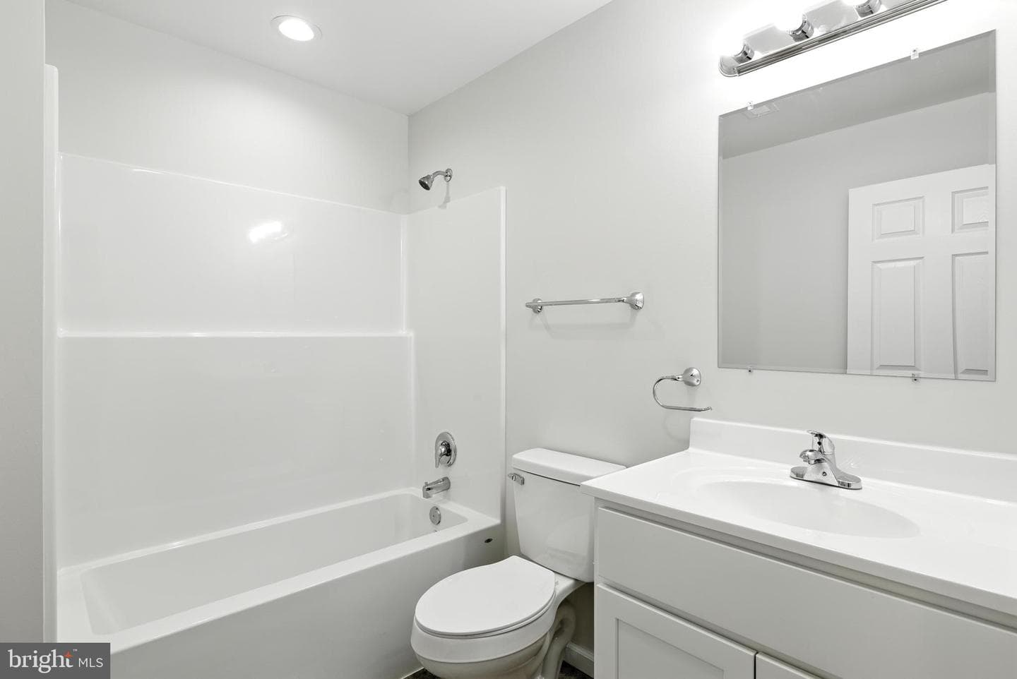 184 Reservoir Ave photo 11