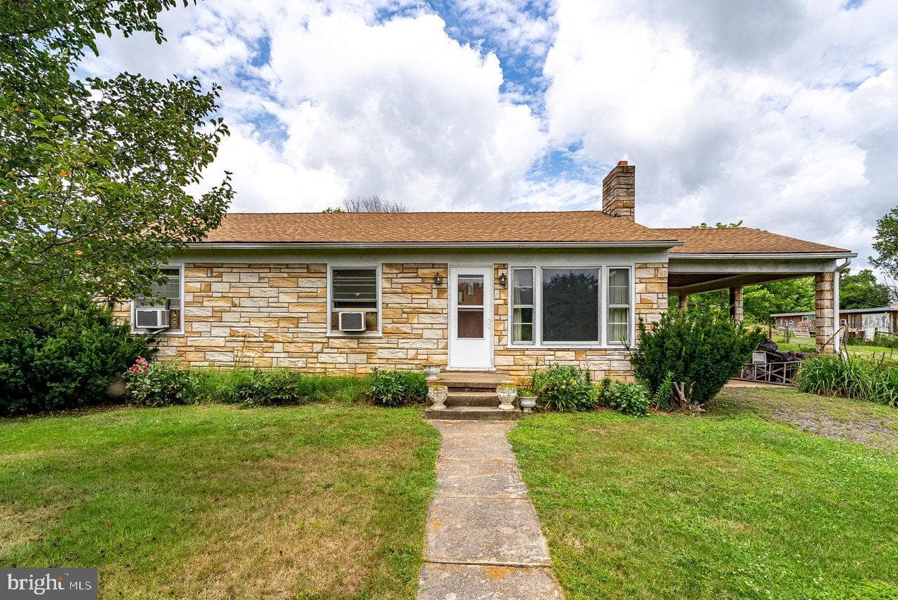 2904 Us Highway 211 W