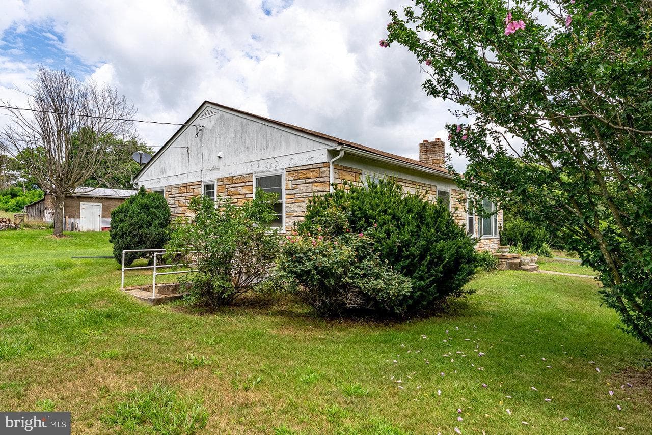 2904 Us Highway 211 W photo 5