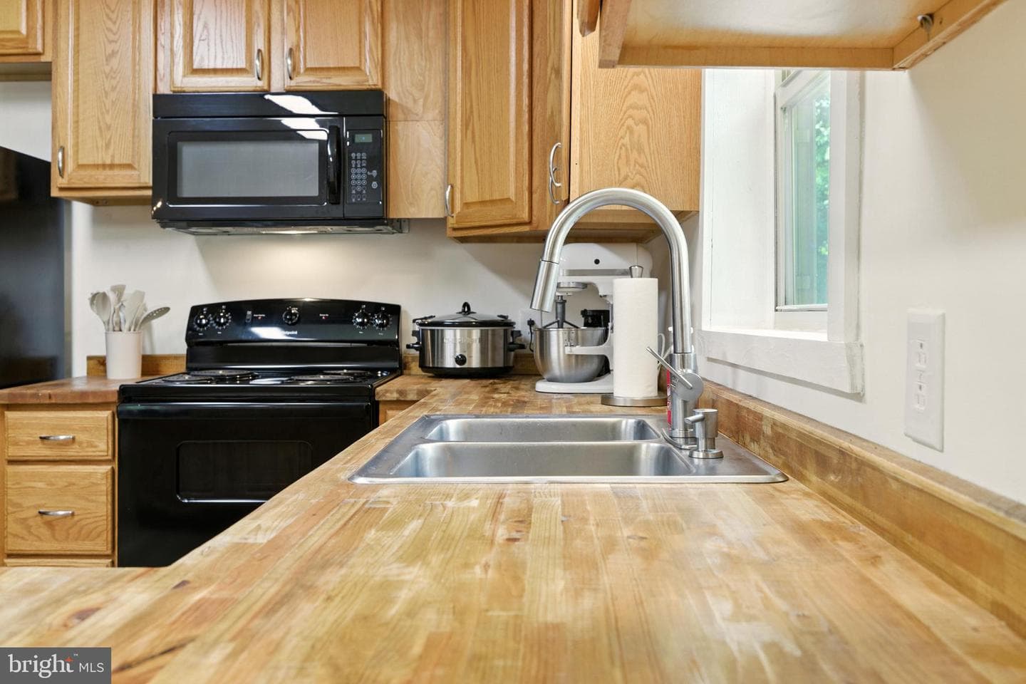 114 Americana Road photo 16