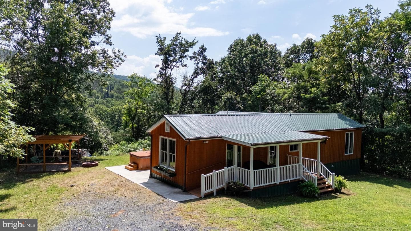 114 Americana Road photo 3