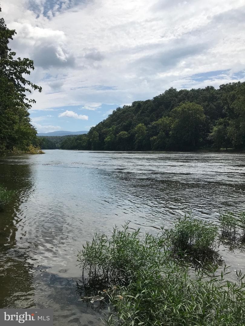 207 Riverview Drive, Luray