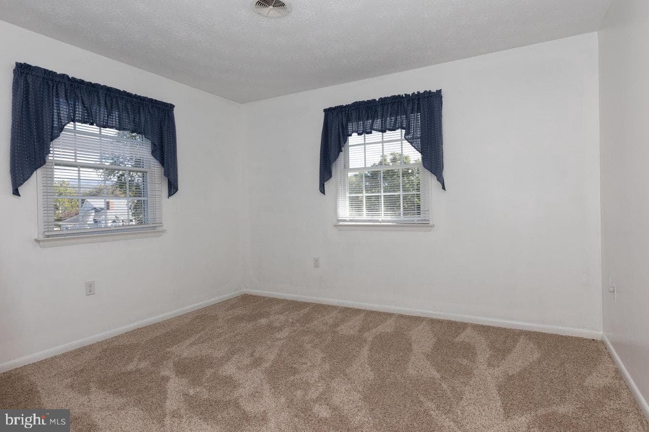 1 Rowe Drive photo 17