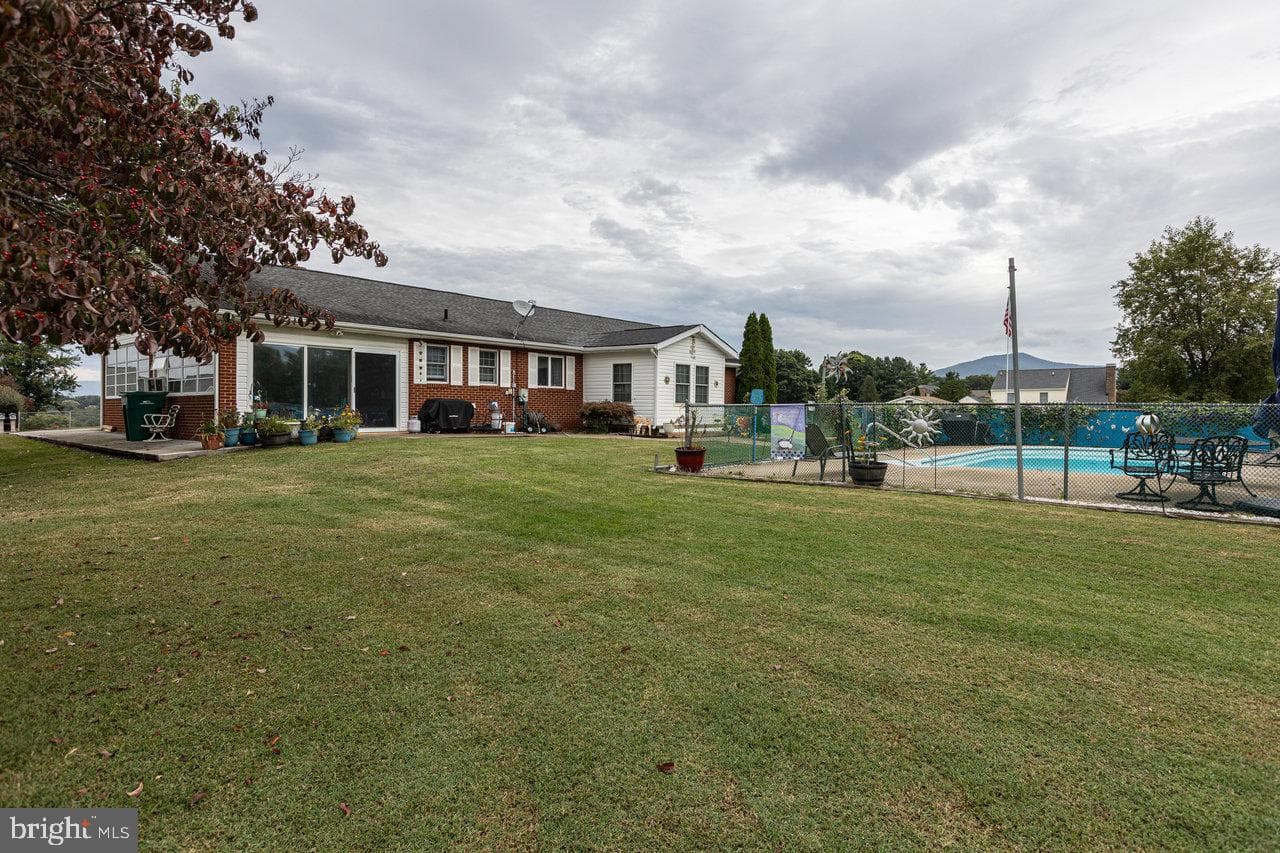 1 Rowe Drive photo 42