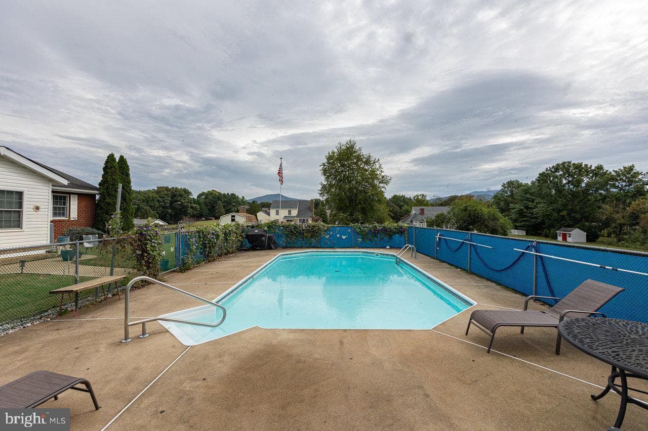 1 Rowe Drive photo 45