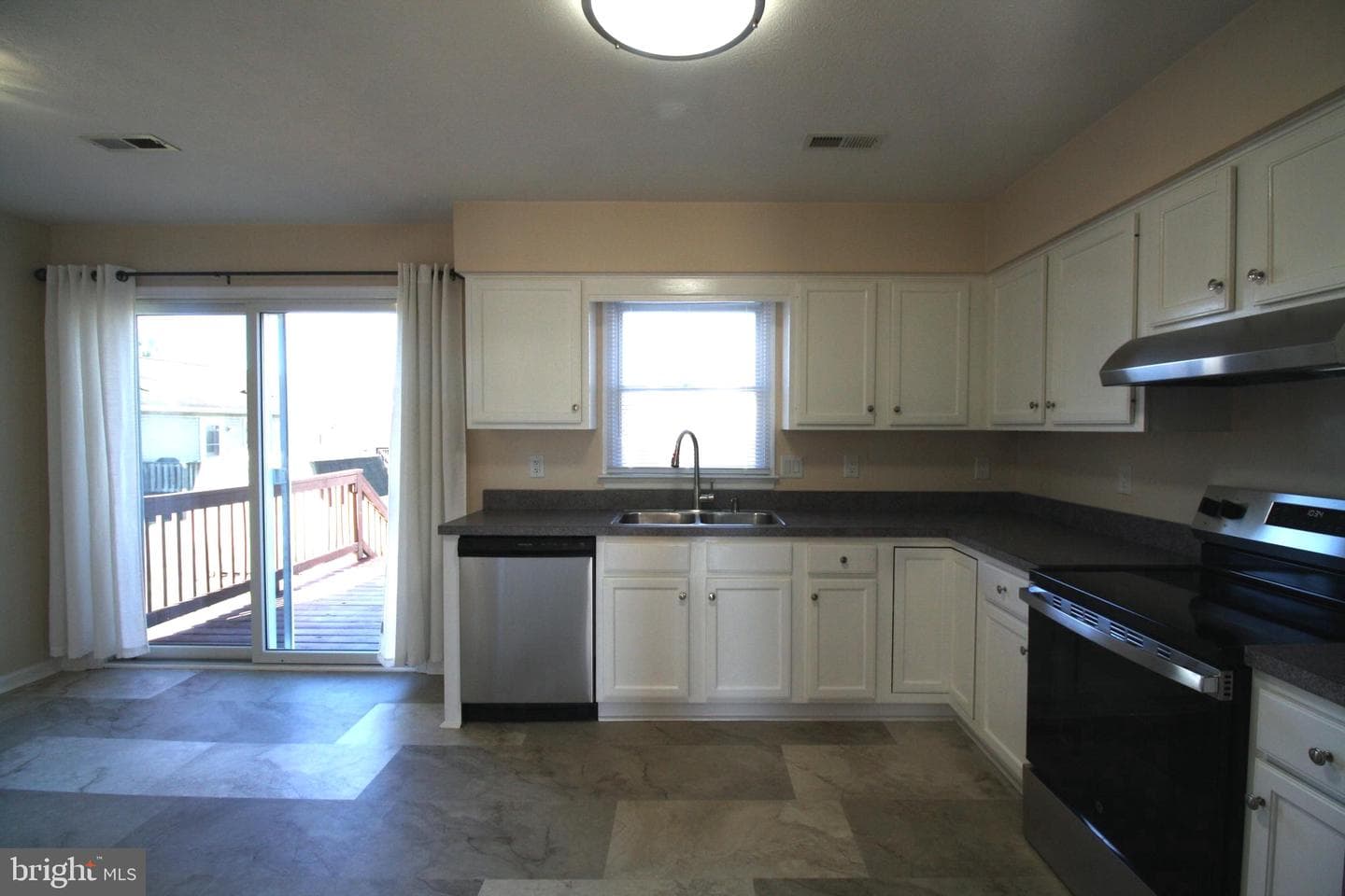 216 Fourth Street photo 15