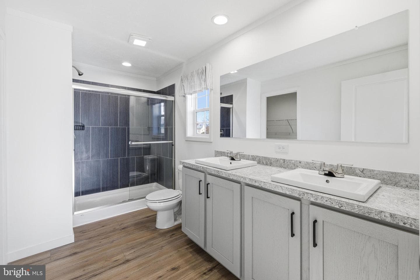 355 Park Road photo 28