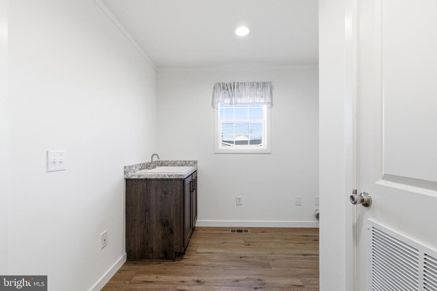 355 Park Road photo 38