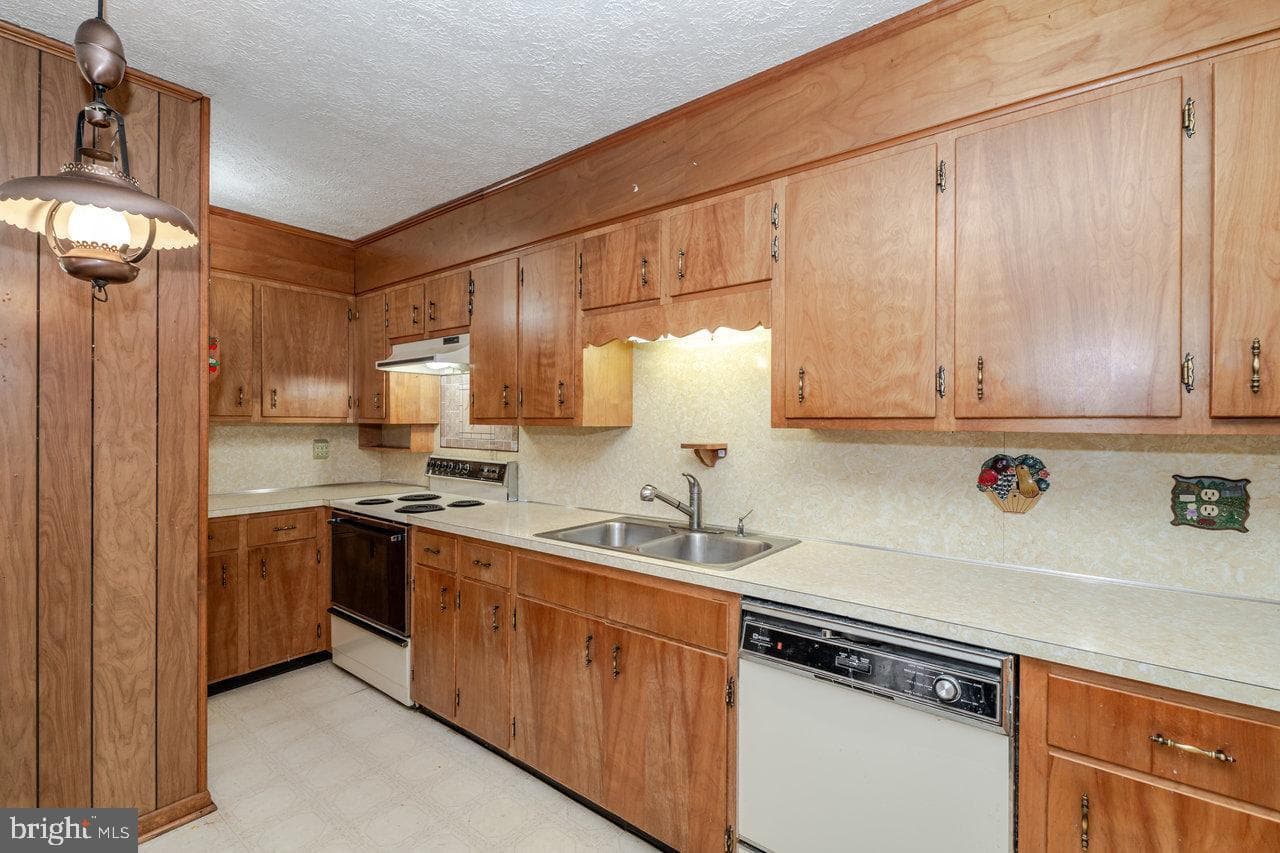 728 Clearview photo 13