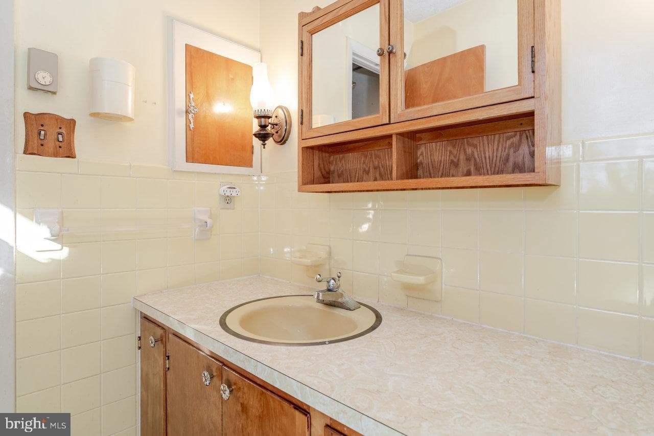 728 Clearview photo 26