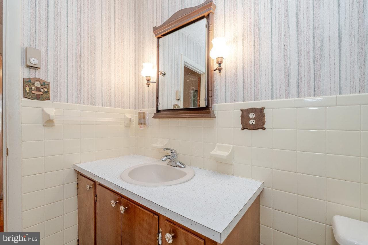 728 Clearview photo 32
