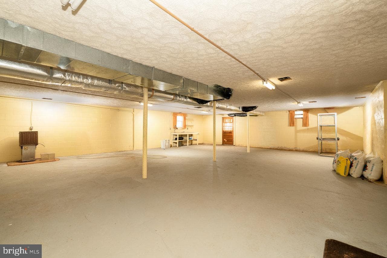 728 Clearview photo 33