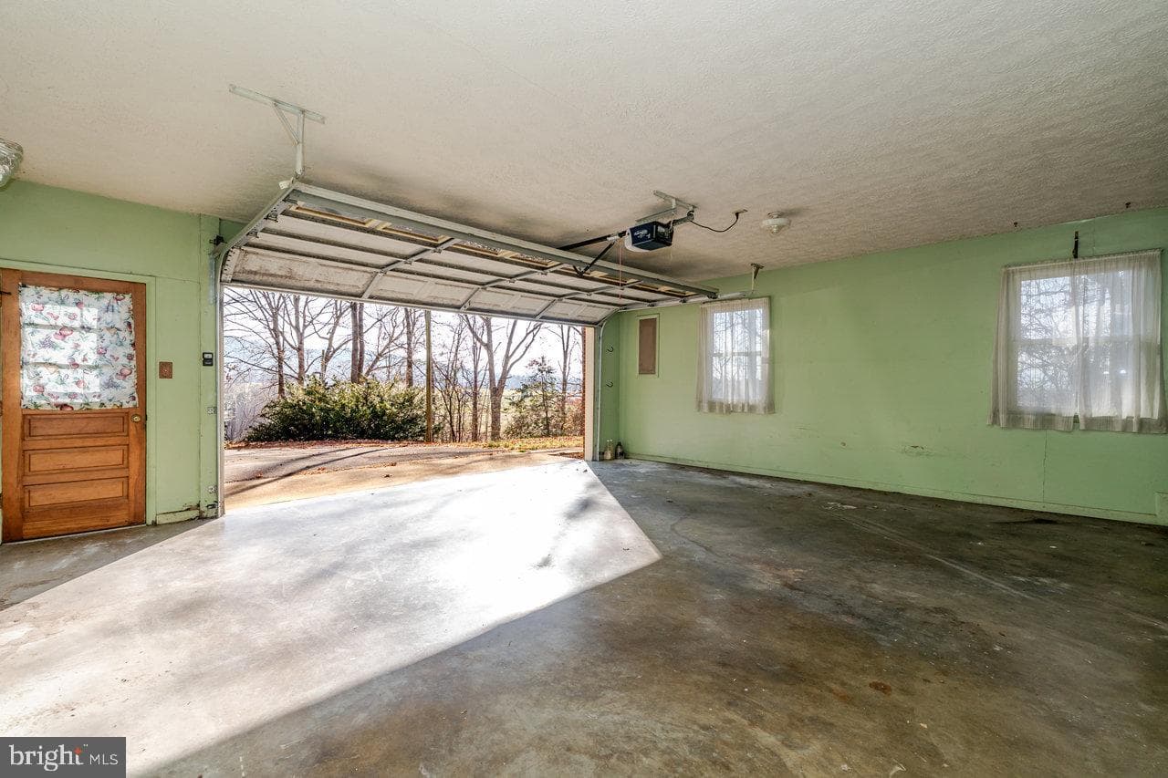 728 Clearview photo 36