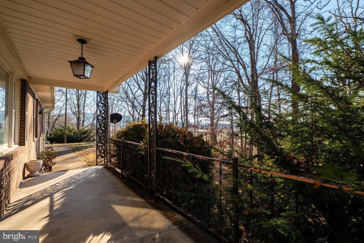 728 Clearview photo 43